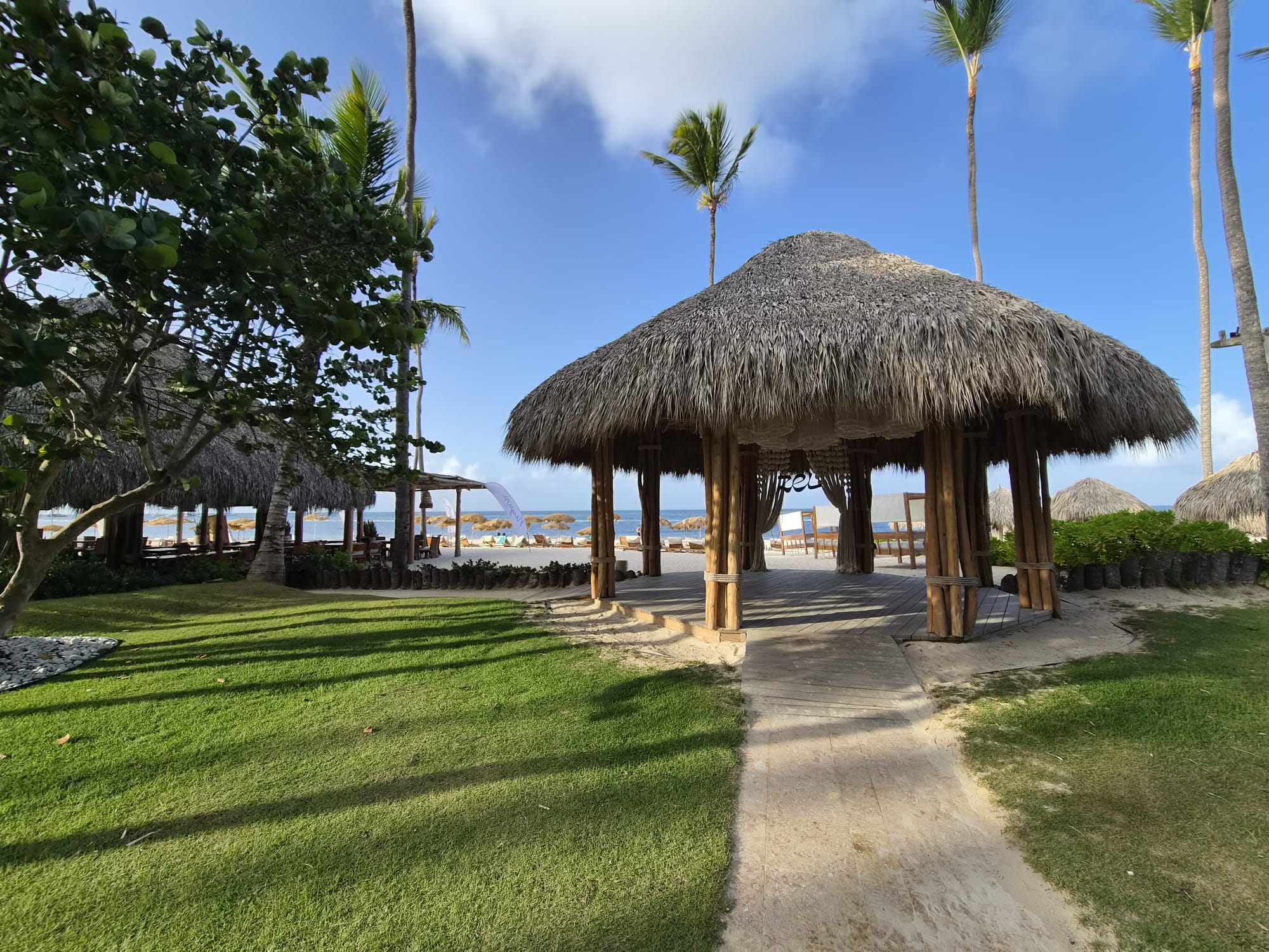 La palapa face à la mer, repérée sur place