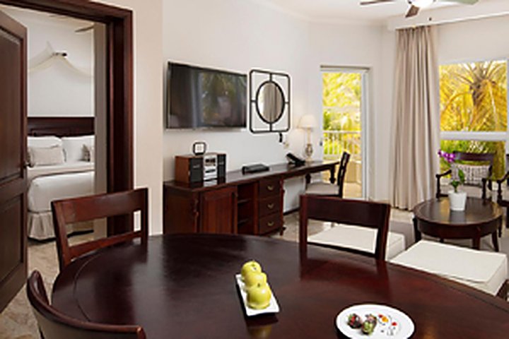 The Level Master Suite Garden View